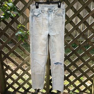 American eagle hight rise mom jeans